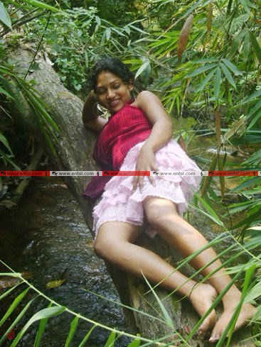 Sri lankan school upskirt will Sri lankan school upskirt help